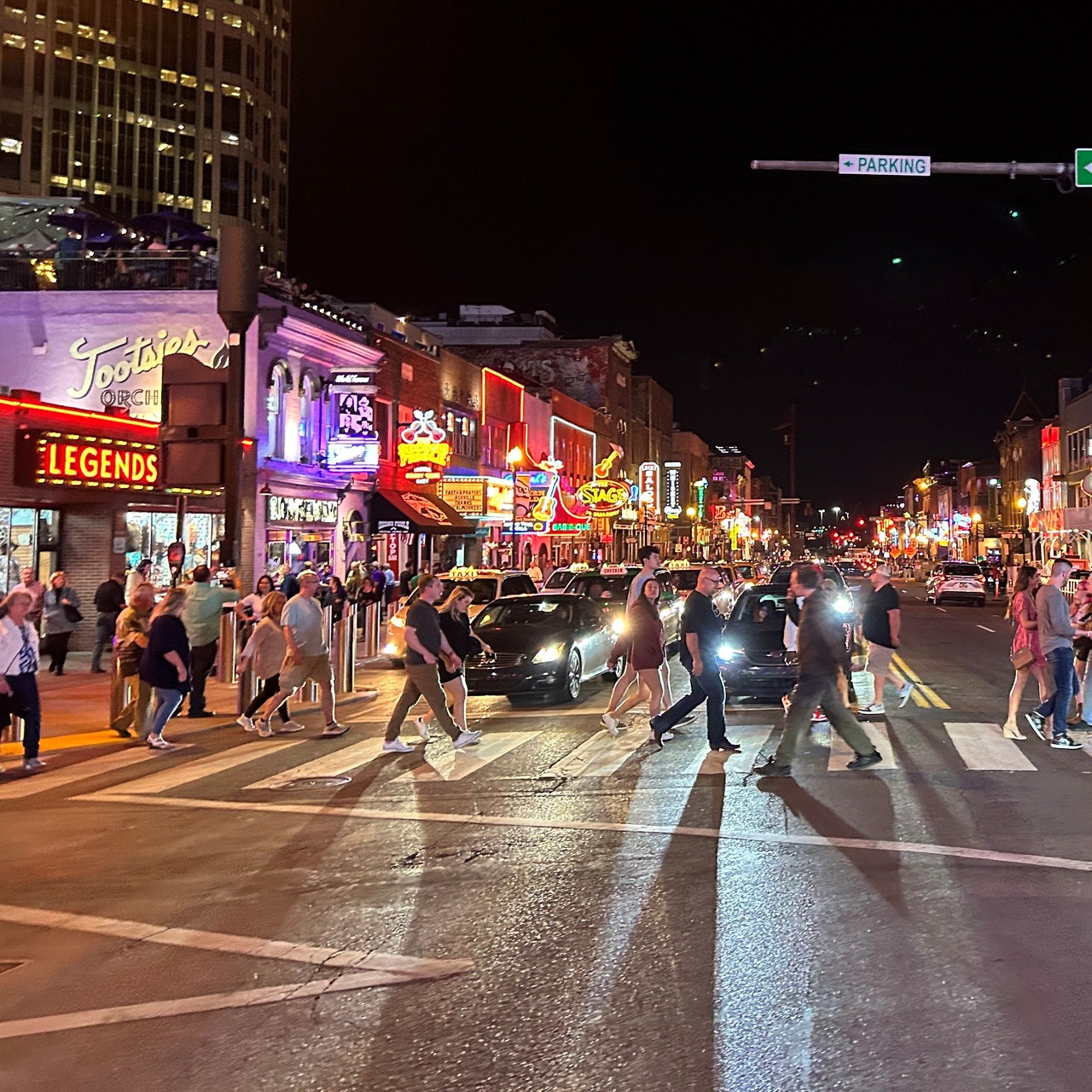 bunte Lichter in Nashville bei Nacht