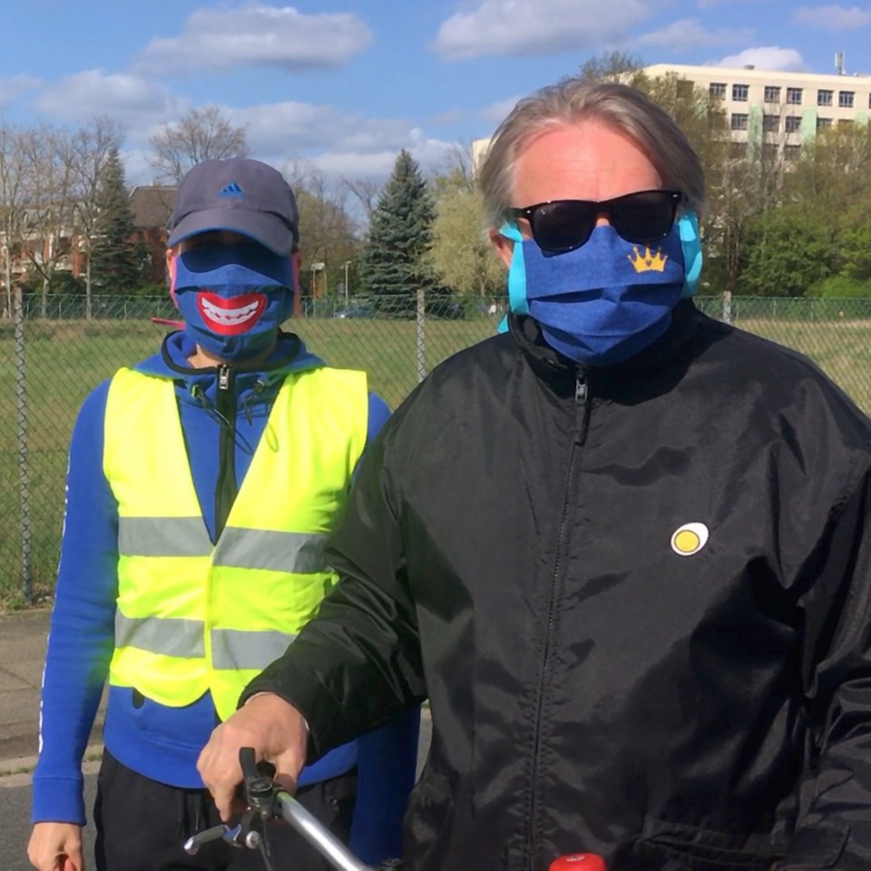 Tina Voß und Dietmar Wischmeyer mit lustigen MNS-Masken